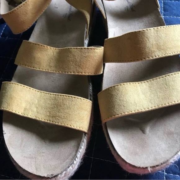 Universal Thread Tan Suede Sandals - Picture 3 of 3